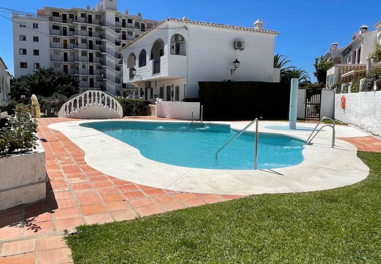 Apartamento en Nerja - Apartamento Casa Monica en Verano Azul: Vistas al Mar y Solárium en Nerja