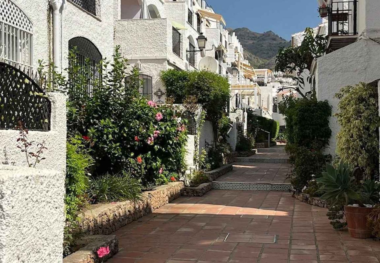 Apartamento en Nerja - Apartamento Casa Monica en Verano Azul: Vistas al Mar y Solárium en Nerja