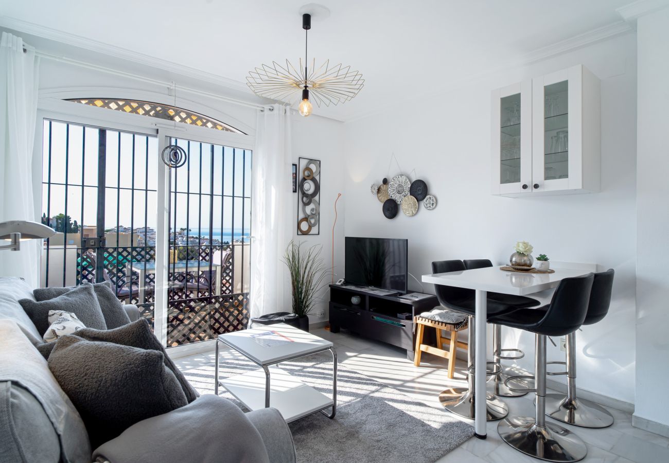 Apartamento en Nerja - Apartamento Casa Monica en Verano Azul: Vistas al Mar y Solárium en Nerja