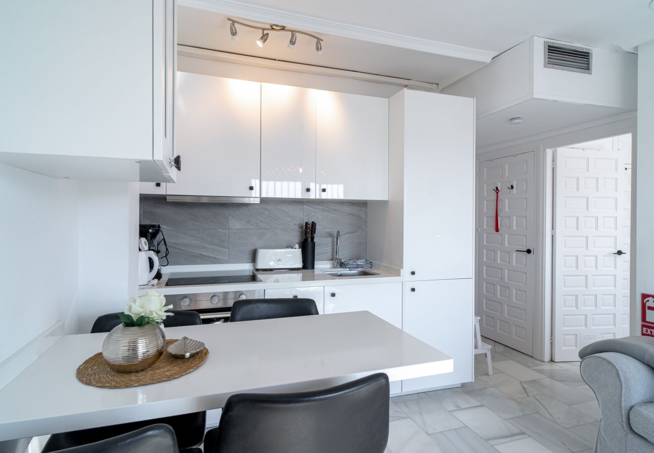 Apartamento en Nerja - Apartamento Casa Monica en Verano Azul: Vistas al Mar y Solárium en Nerja