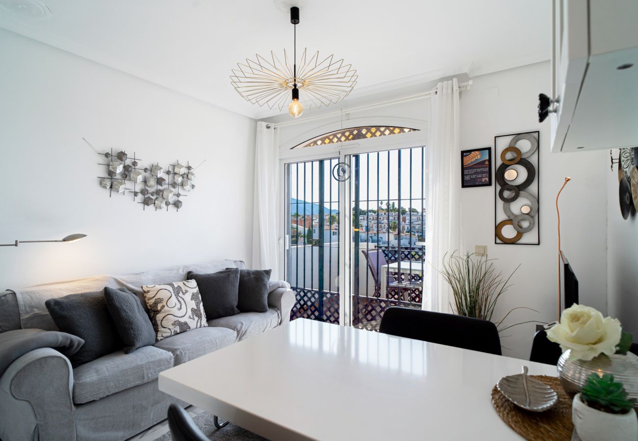 Apartamento en Nerja - Apartamento Casa Monica en Verano Azul: Vistas al Mar y Solárium en Nerja