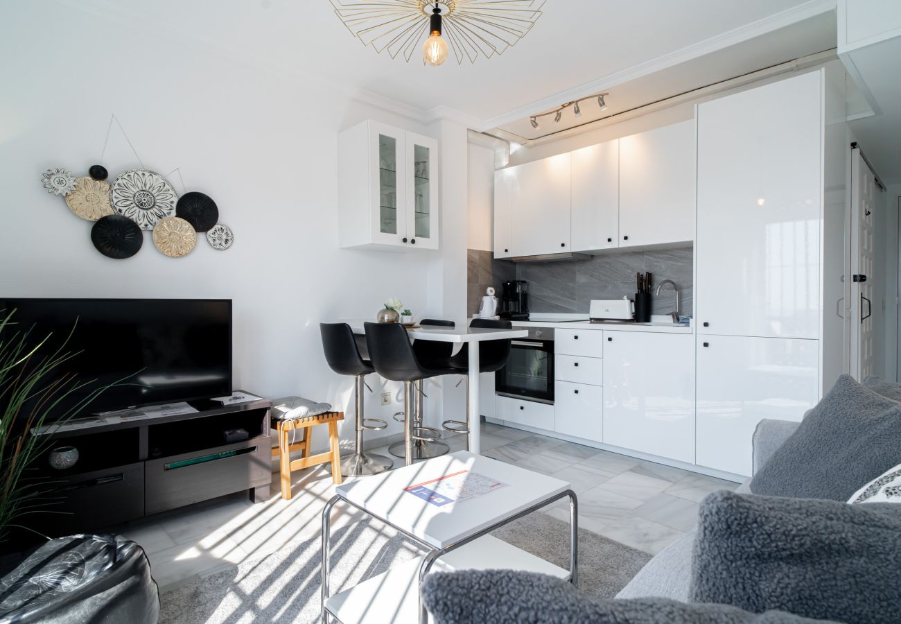 Apartamento en Nerja - Apartamento Casa Monica en Verano Azul: Vistas al Mar y Solárium en Nerja