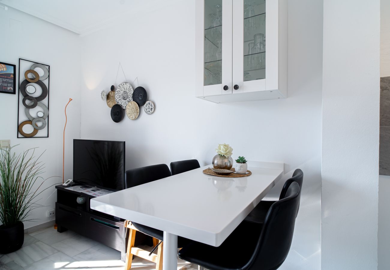 Apartamento en Nerja - Apartamento Casa Monica en Verano Azul: Vistas al Mar y Solárium en Nerja