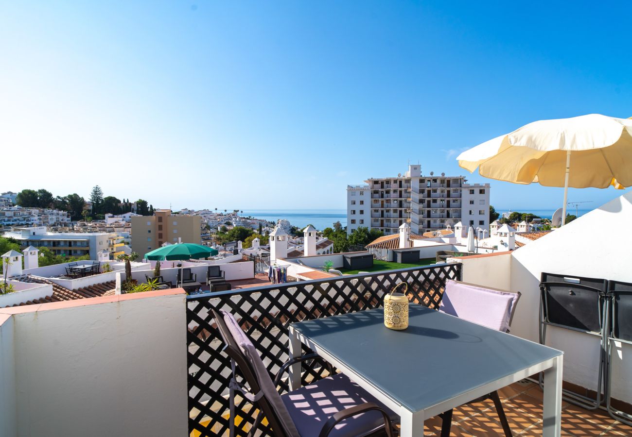 Apartamento en Nerja - Apartamento Casa Monica en Verano Azul: Vistas al Mar y Solárium en Nerja