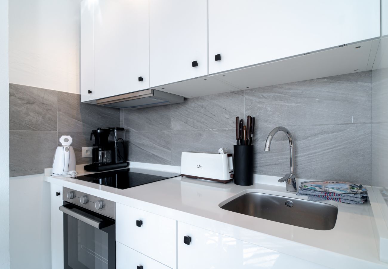 Apartamento en Nerja - Apartamento Casa Monica en Verano Azul: Vistas al Mar y Solárium en Nerja