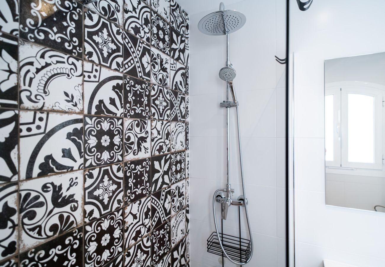 Apartamento en Nerja - Apartamento Casa Monica en Verano Azul: Vistas al Mar y Solárium en Nerja