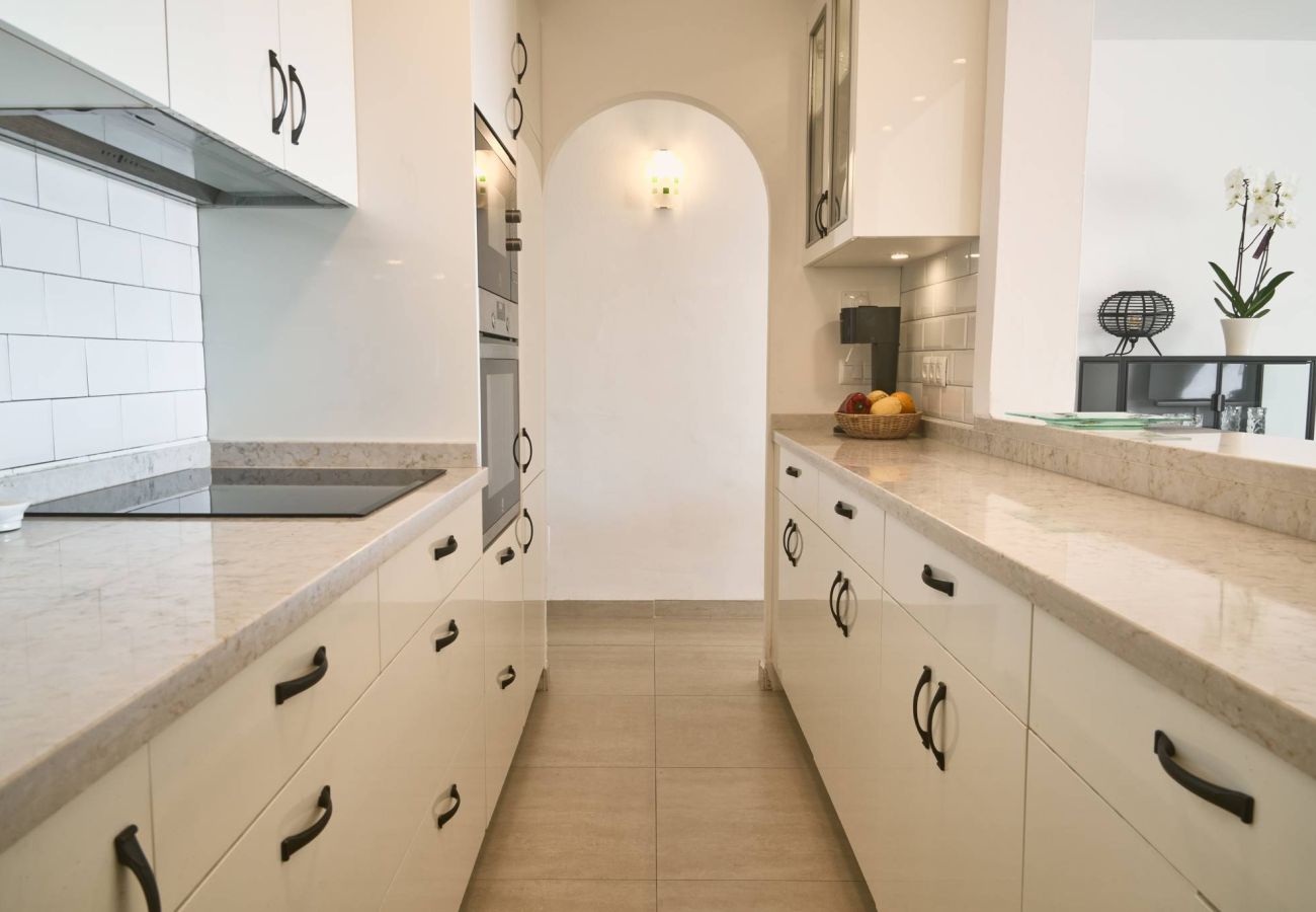 Casa adosada en Nerja - Casablanca 9: Dúplex con Terrazas en Varios Niveles, Vistas al Mar y Atardecer