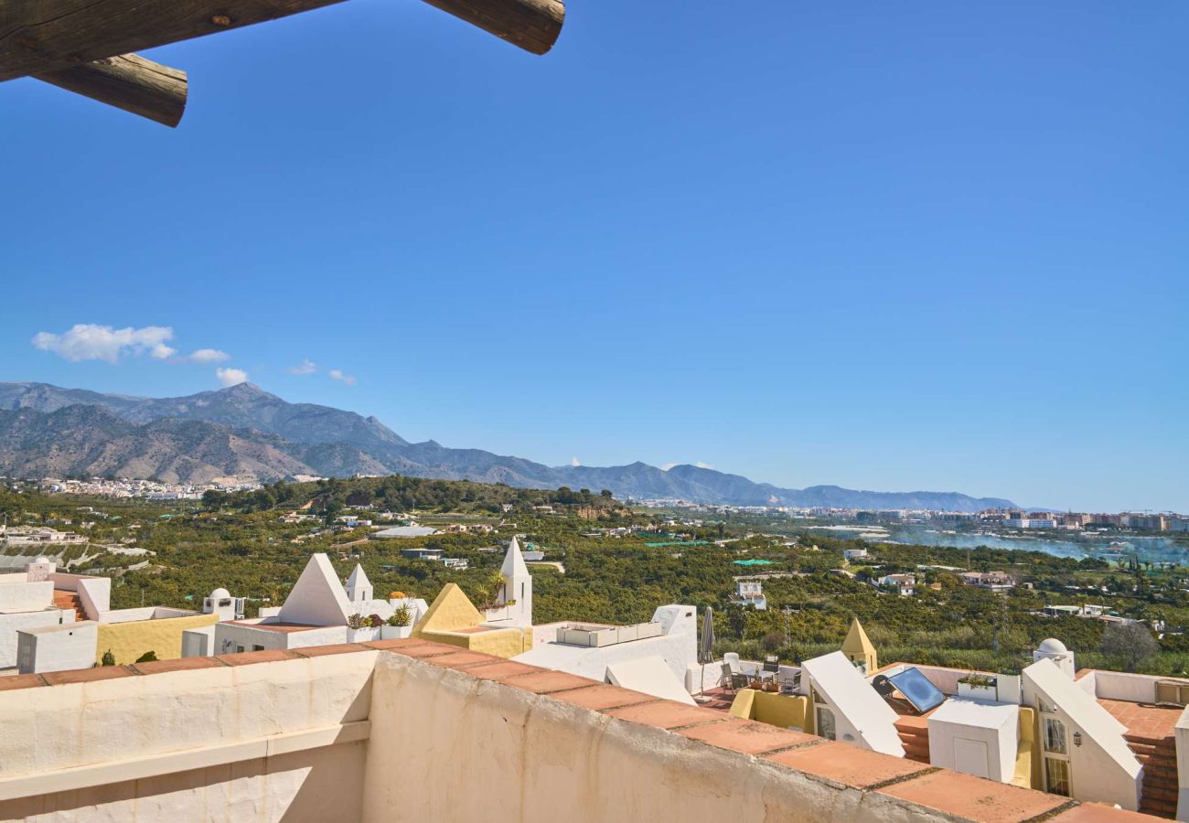 Casa adosada en Nerja - Casablanca 9: Dúplex con Terrazas en Varios Niveles, Vistas al Mar y Atardecer