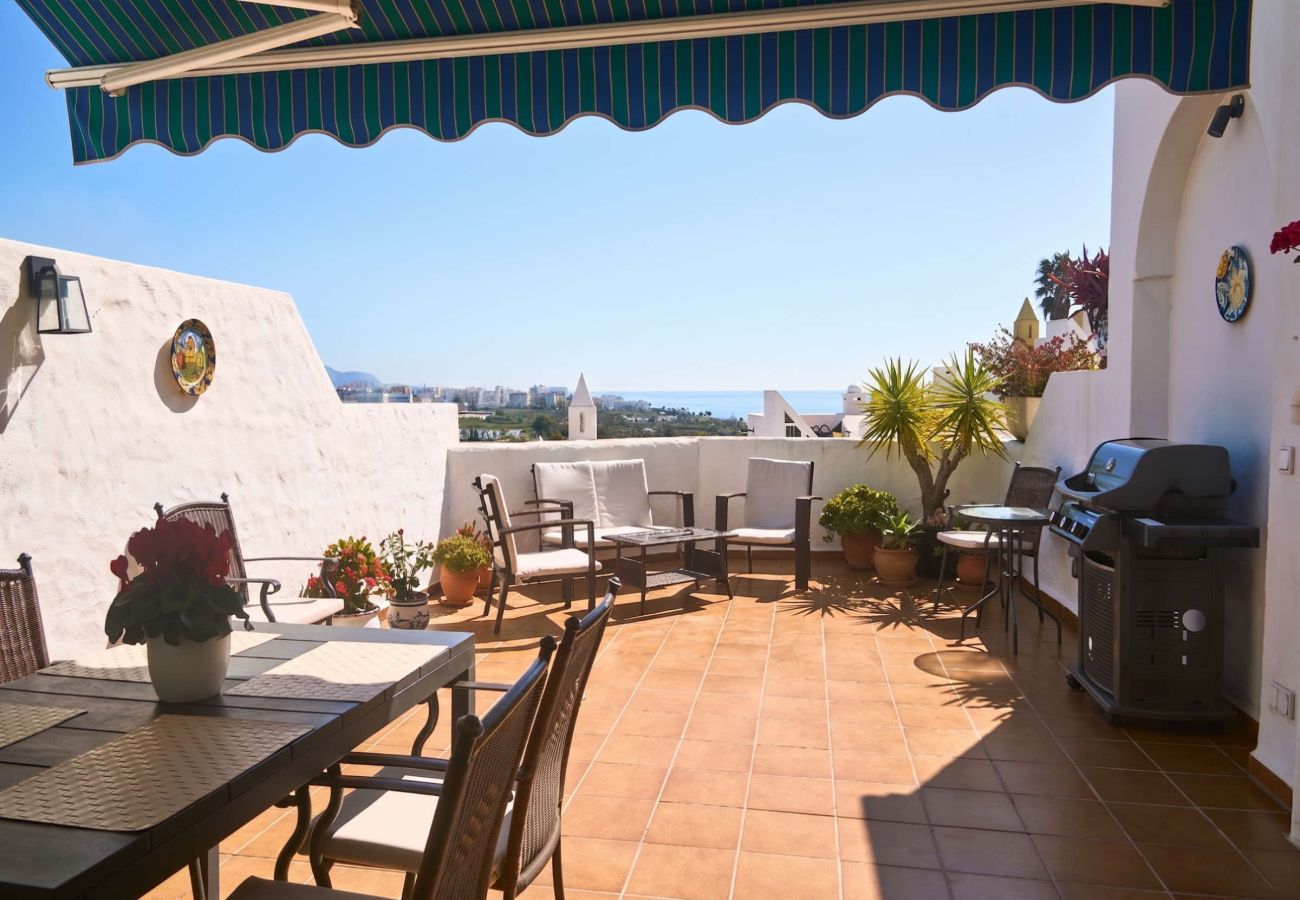Casa adosada en Nerja - Casablanca 9: Dúplex con Terrazas en Varios Niveles, Vistas al Mar y Atardecer