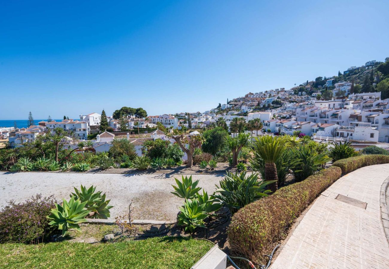 Casa adosada en Nerja - Casablanca 9: Dúplex con Terrazas en Varios Niveles, Vistas al Mar y Atardecer