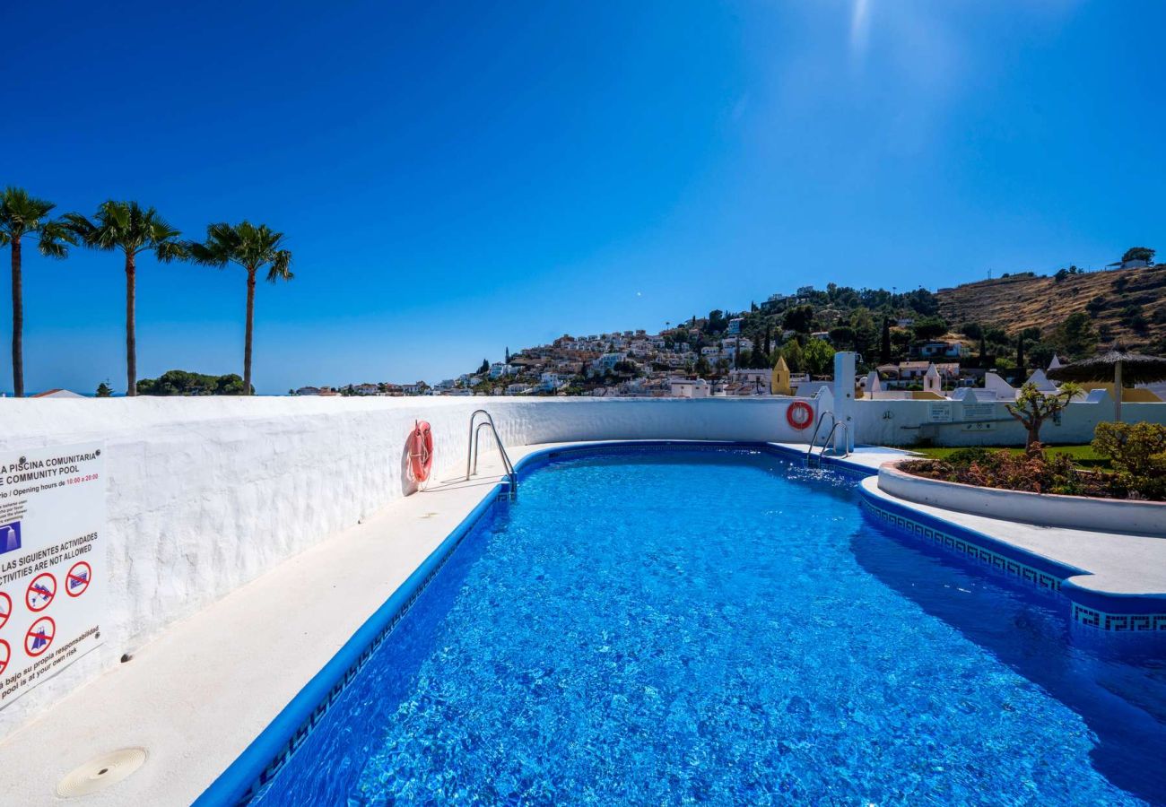 Casa adosada en Nerja - Casablanca 9: Dúplex con Terrazas en Varios Niveles, Vistas al Mar y Atardecer