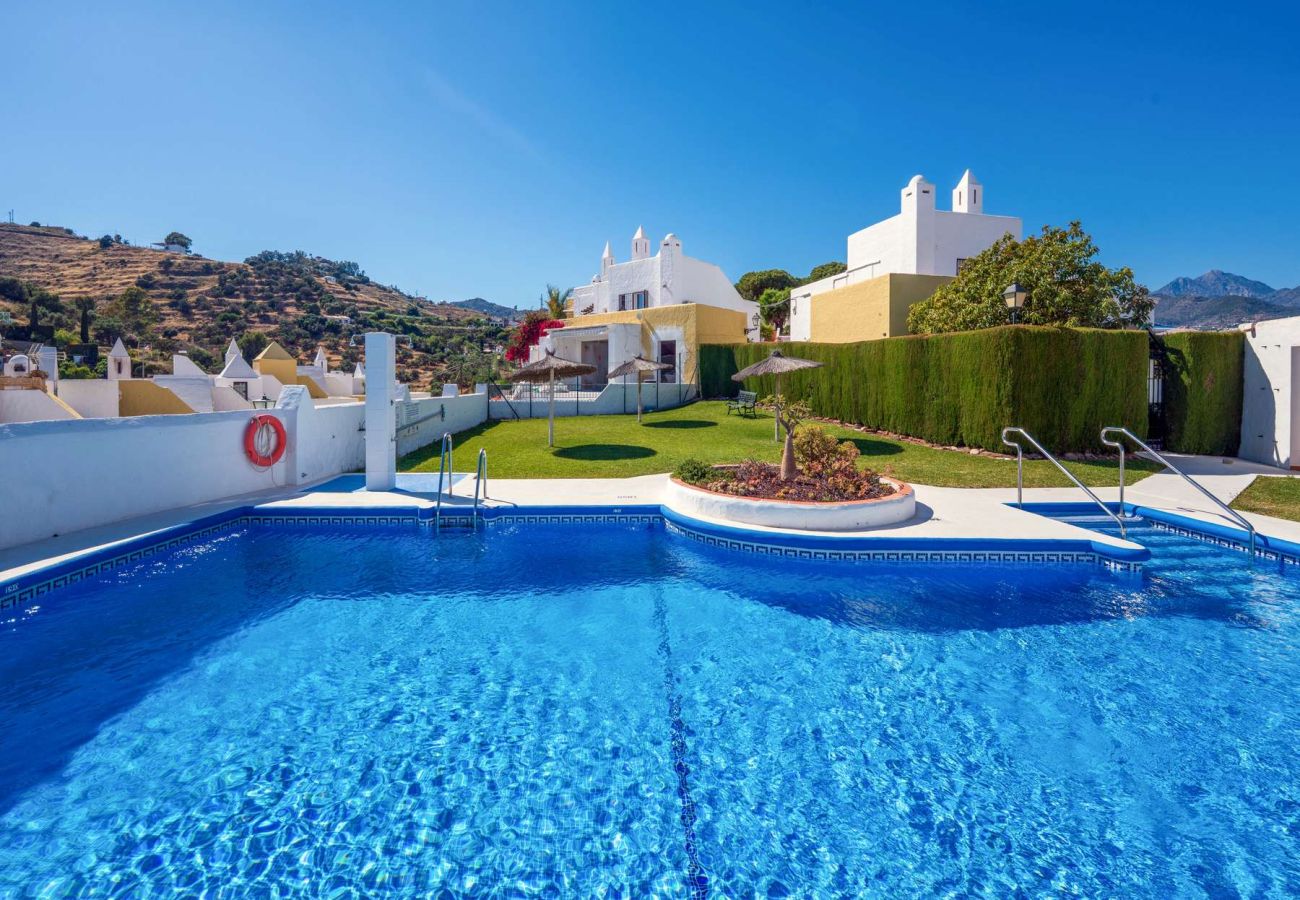 Casa adosada en Nerja - Casablanca 9: Dúplex con Terrazas en Varios Niveles, Vistas al Mar y Atardecer