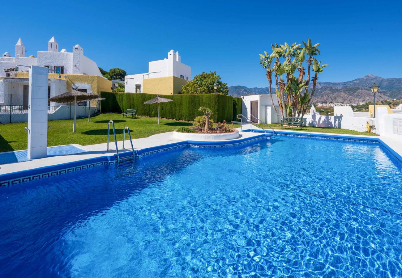 Casa adosada en Nerja - Casablanca 9: Dúplex con Terrazas en Varios Niveles, Vistas al Mar y Atardecer