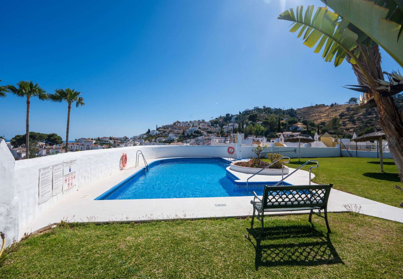 Casa adosada en Nerja - Casablanca 9: Dúplex con Terrazas en Varios Niveles, Vistas al Mar y Atardecer