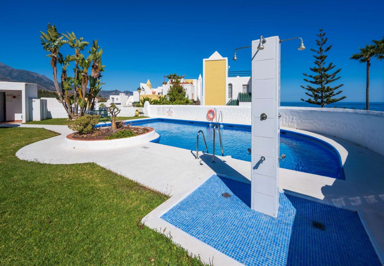 Casa adosada en Nerja - Casablanca 9: Dúplex con Terrazas en Varios Niveles, Vistas al Mar y Atardecer