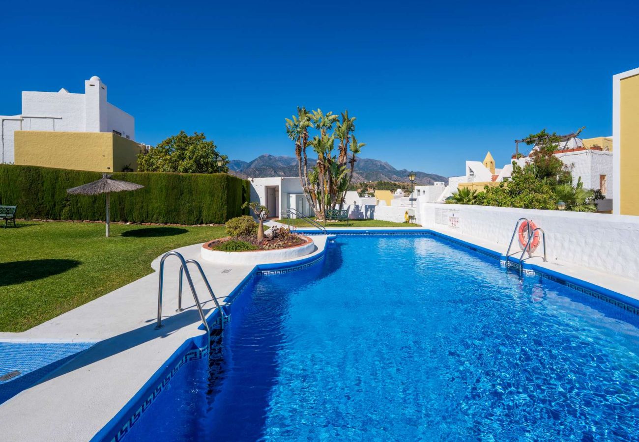Casa adosada en Nerja - Casablanca 9: Dúplex con Terrazas en Varios Niveles, Vistas al Mar y Atardecer