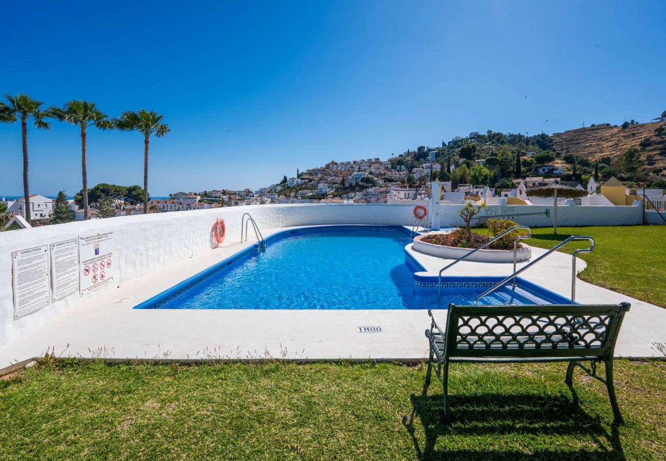 Casa adosada en Nerja - Casablanca 9: Dúplex con Terrazas en Varios Niveles, Vistas al Mar y Atardecer