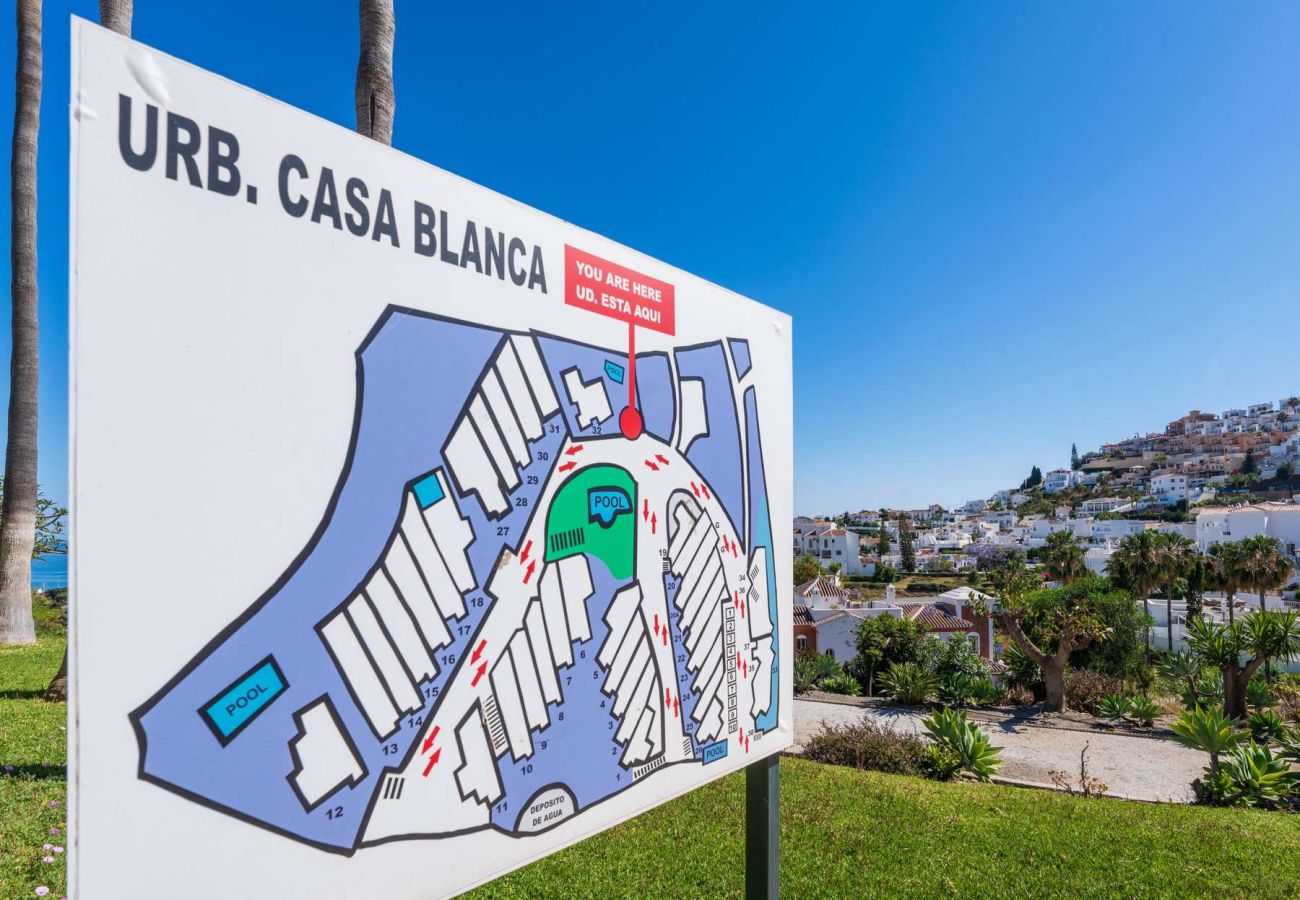 Casa adosada en Nerja - Casablanca 9: Dúplex con Terrazas en Varios Niveles, Vistas al Mar y Atardecer