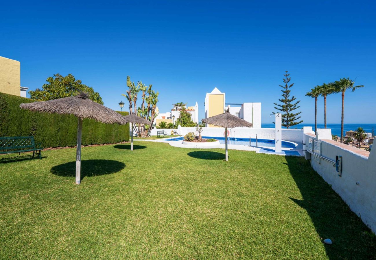Casa adosada en Nerja - Casablanca 9: Dúplex con Terrazas en Varios Niveles, Vistas al Mar y Atardecer