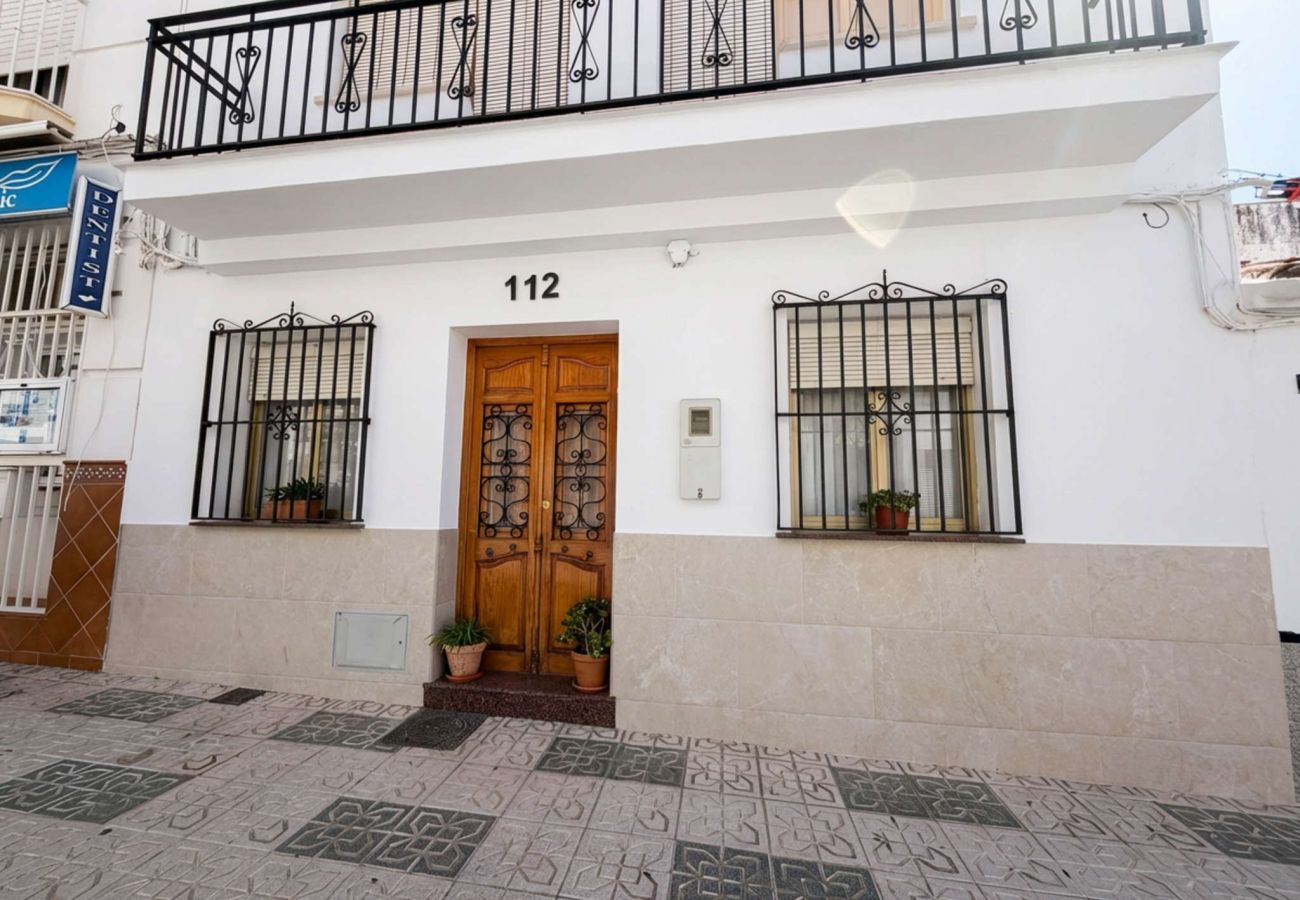 Casa adosada en Nerja - Casa Chica: Casa Vacacional con Azotea en Calle Cristo, Nerja