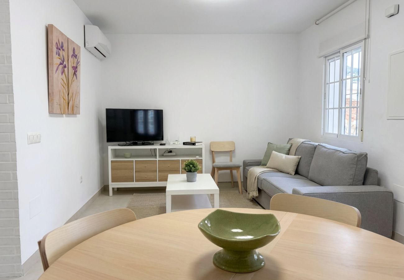 Casa adosada en Nerja - Casa Chica: Casa Vacacional con Azotea en Calle Cristo, Nerja