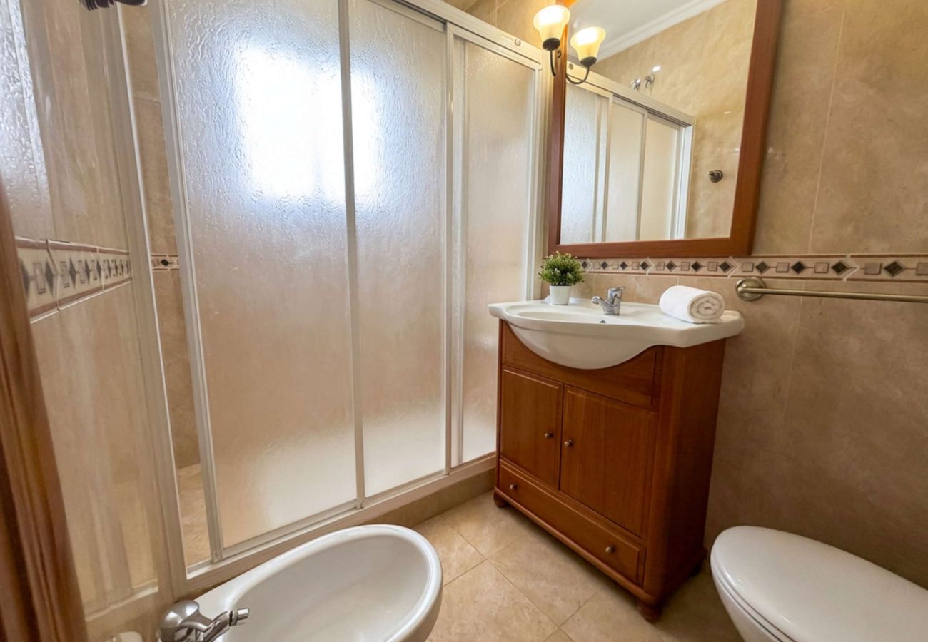 Casa adosada en Nerja - Casa Chica: Casa Vacacional con Azotea en Calle Cristo, Nerja