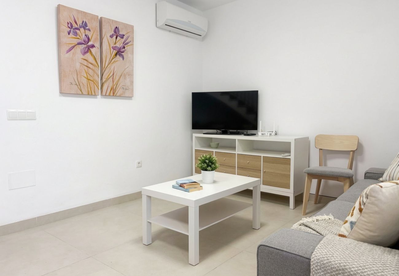 Casa adosada en Nerja - Casa Chica: Casa Vacacional con Azotea en Calle Cristo, Nerja