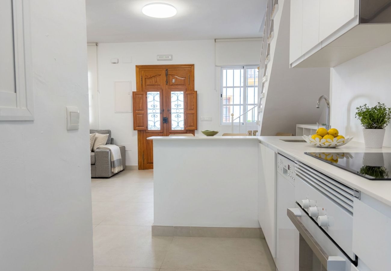 Casa adosada en Nerja - Casa Chica: Casa Vacacional con Azotea en Calle Cristo, Nerja