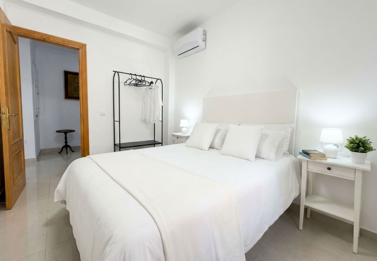 Casa adosada en Nerja - Casa Chica: Casa Vacacional con Azotea en Calle Cristo, Nerja