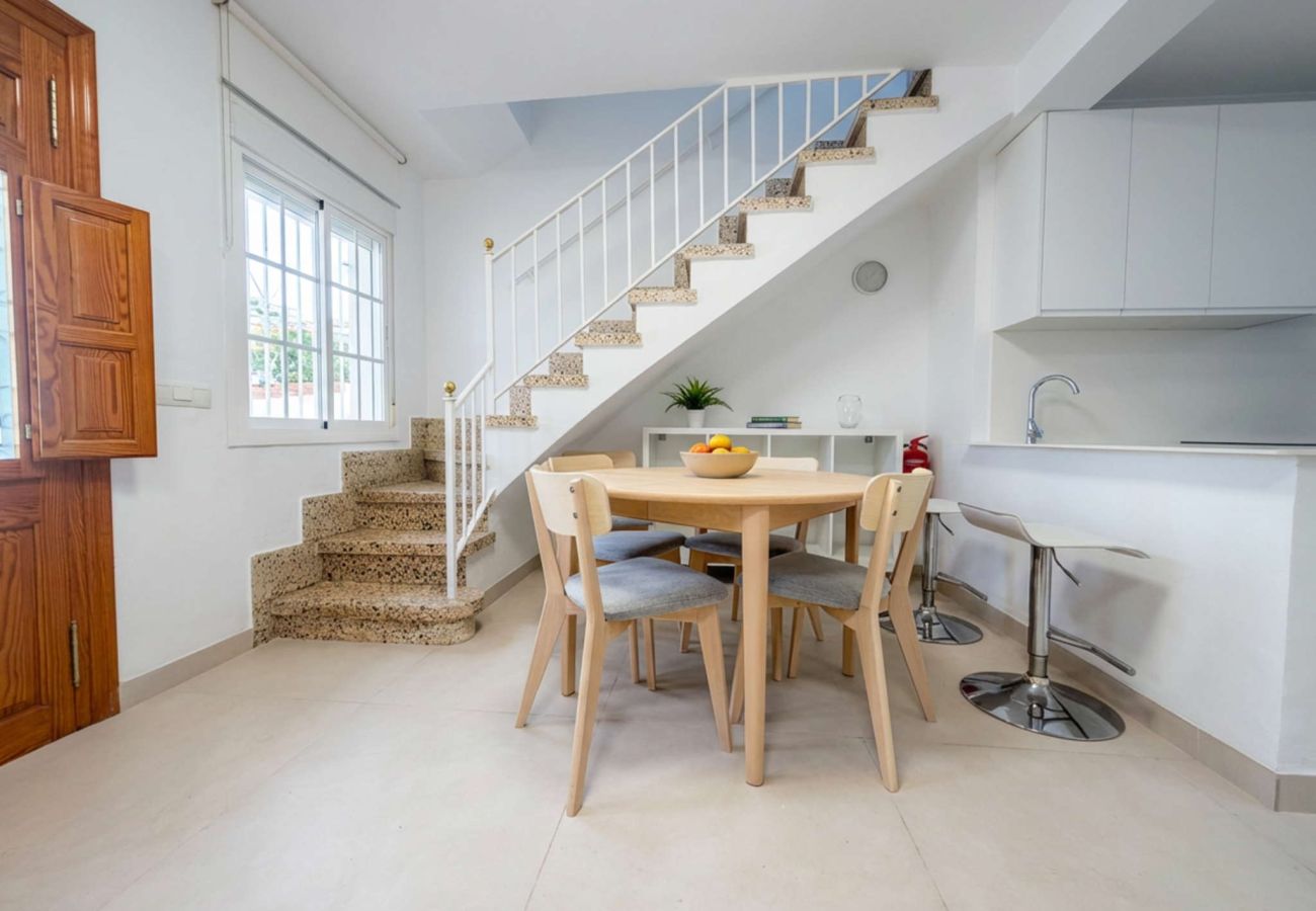 Casa adosada en Nerja - Casa Chica: Casa Vacacional con Azotea en Calle Cristo, Nerja