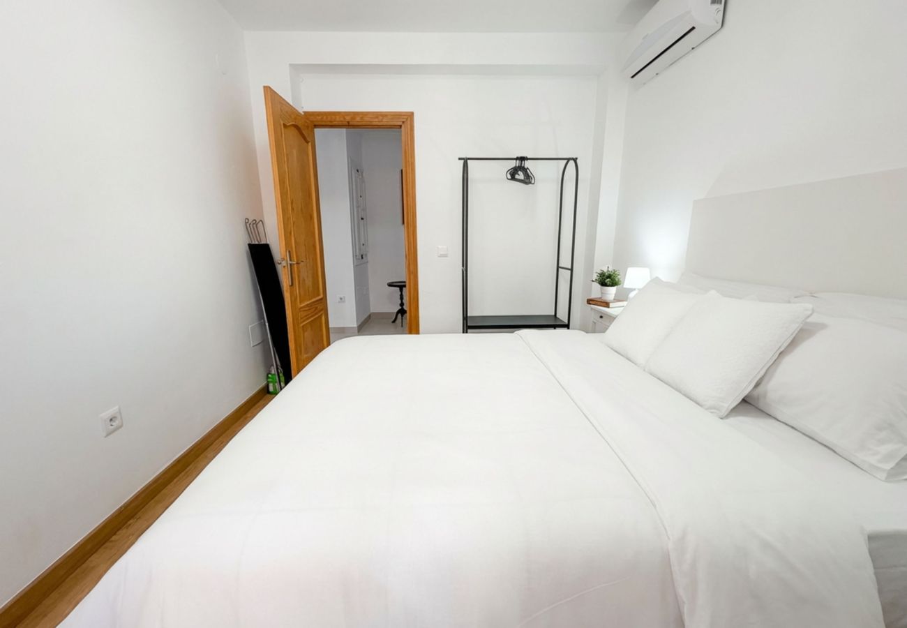 Casa adosada en Nerja - Casa Chica: Casa Vacacional con Azotea en Calle Cristo, Nerja