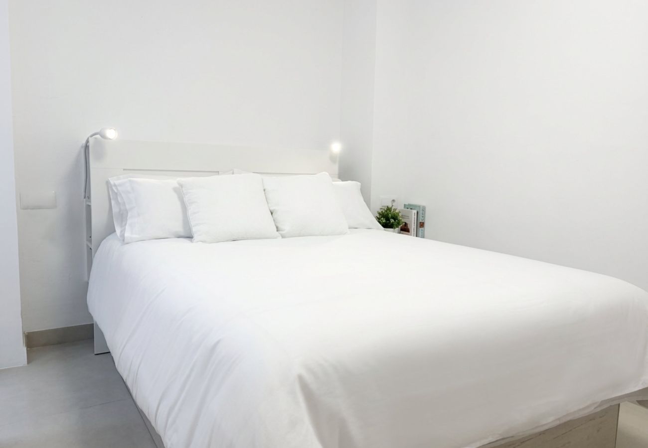 Casa adosada en Nerja - Casa Chica: Casa Vacacional con Azotea en Calle Cristo, Nerja