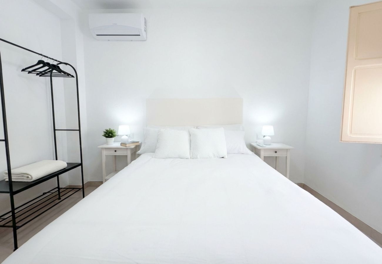 Casa adosada en Nerja - Casa Chica: Casa Vacacional con Azotea en Calle Cristo, Nerja