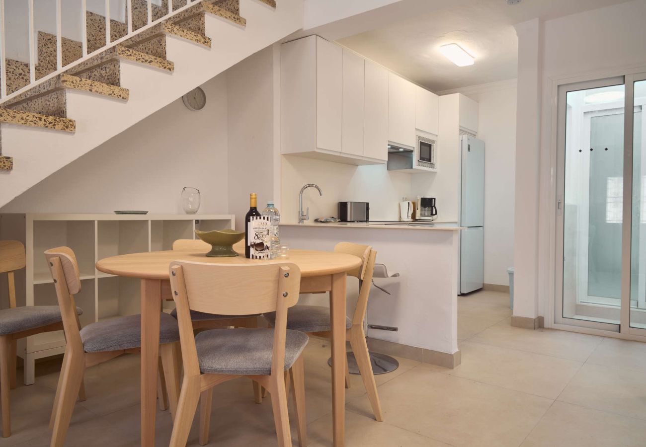 Casa adosada en Nerja - Casa Chica: Casa Vacacional con Azotea en Calle Cristo, Nerja