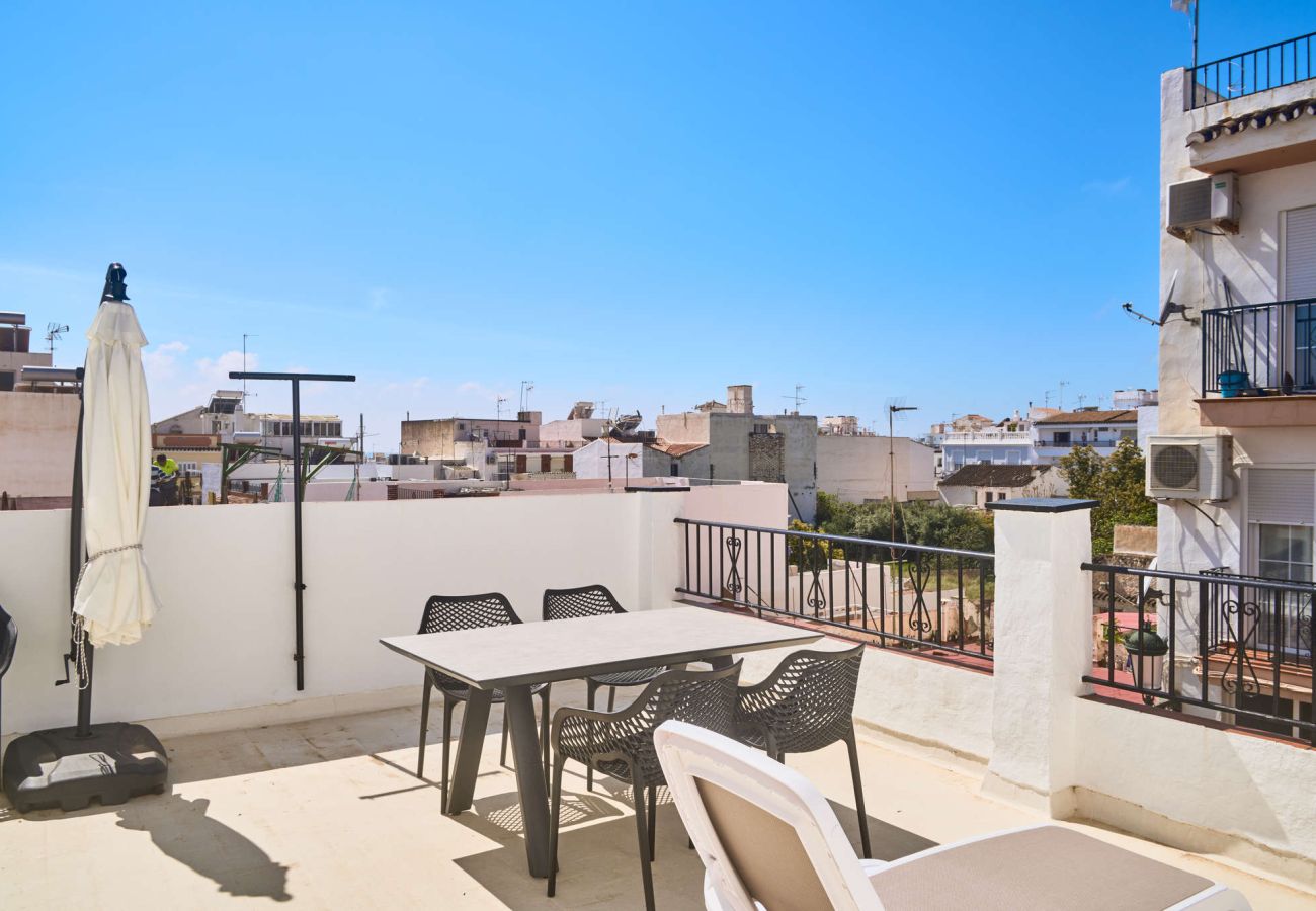 Casa adosada en Nerja - Casa Chica: Casa Vacacional con Azotea en Calle Cristo, Nerja