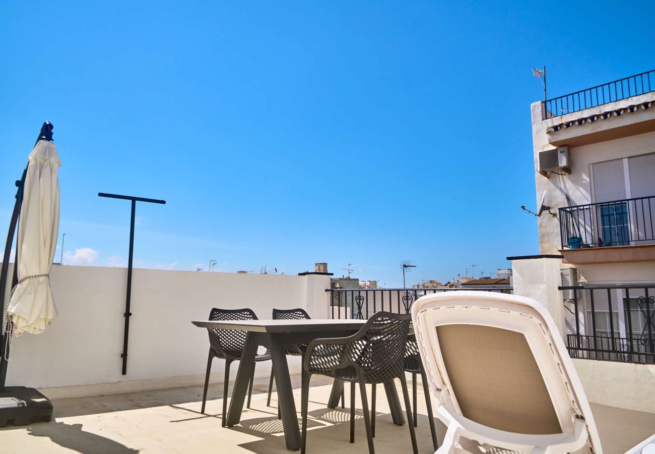 Casa adosada en Nerja - Casa Chica: Casa Vacacional con Azotea en Calle Cristo, Nerja