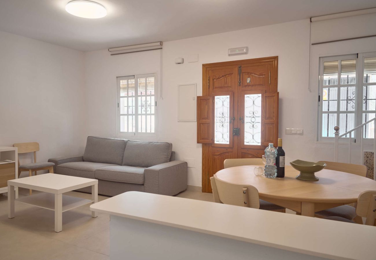 Casa adosada en Nerja - Casa Chica: Casa Vacacional con Azotea en Calle Cristo, Nerja