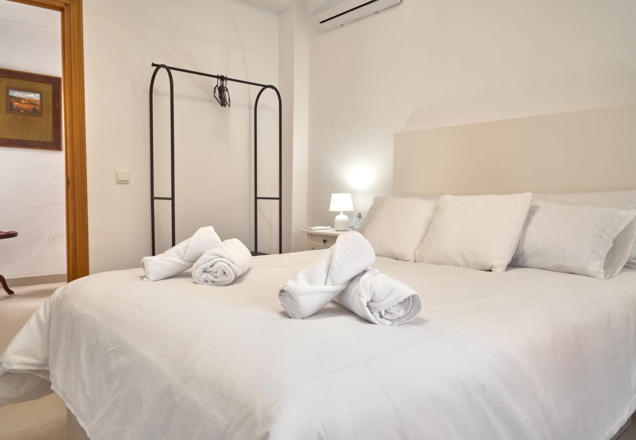 Casa adosada en Nerja - Casa Chica: Casa Vacacional con Azotea en Calle Cristo, Nerja