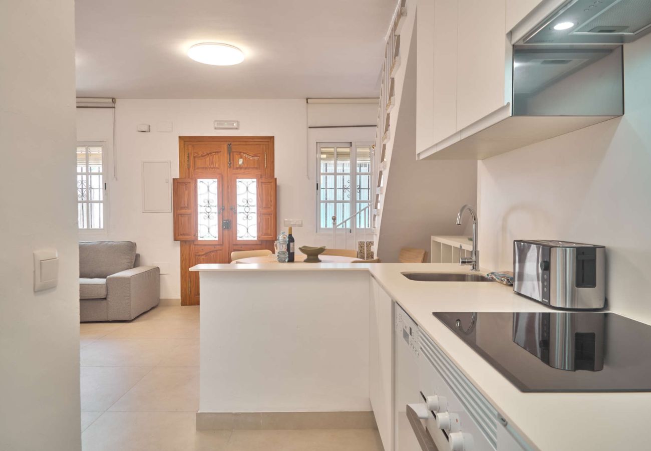 Casa adosada en Nerja - Casa Chica: Casa Vacacional con Azotea en Calle Cristo, Nerja