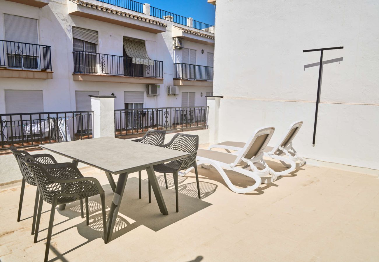 Casa adosada en Nerja - Casa Chica: Casa Vacacional con Azotea en Calle Cristo, Nerja