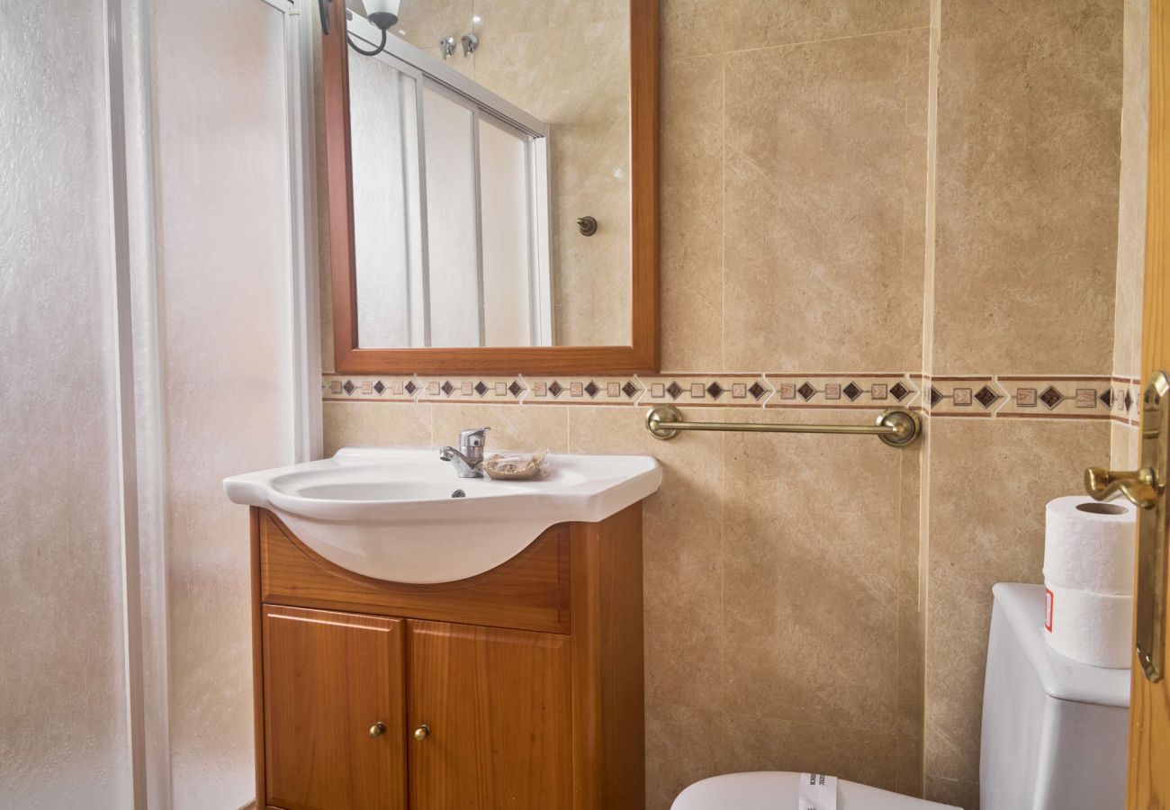 Casa adosada en Nerja - Casa Chica: Casa Vacacional con Azotea en Calle Cristo, Nerja