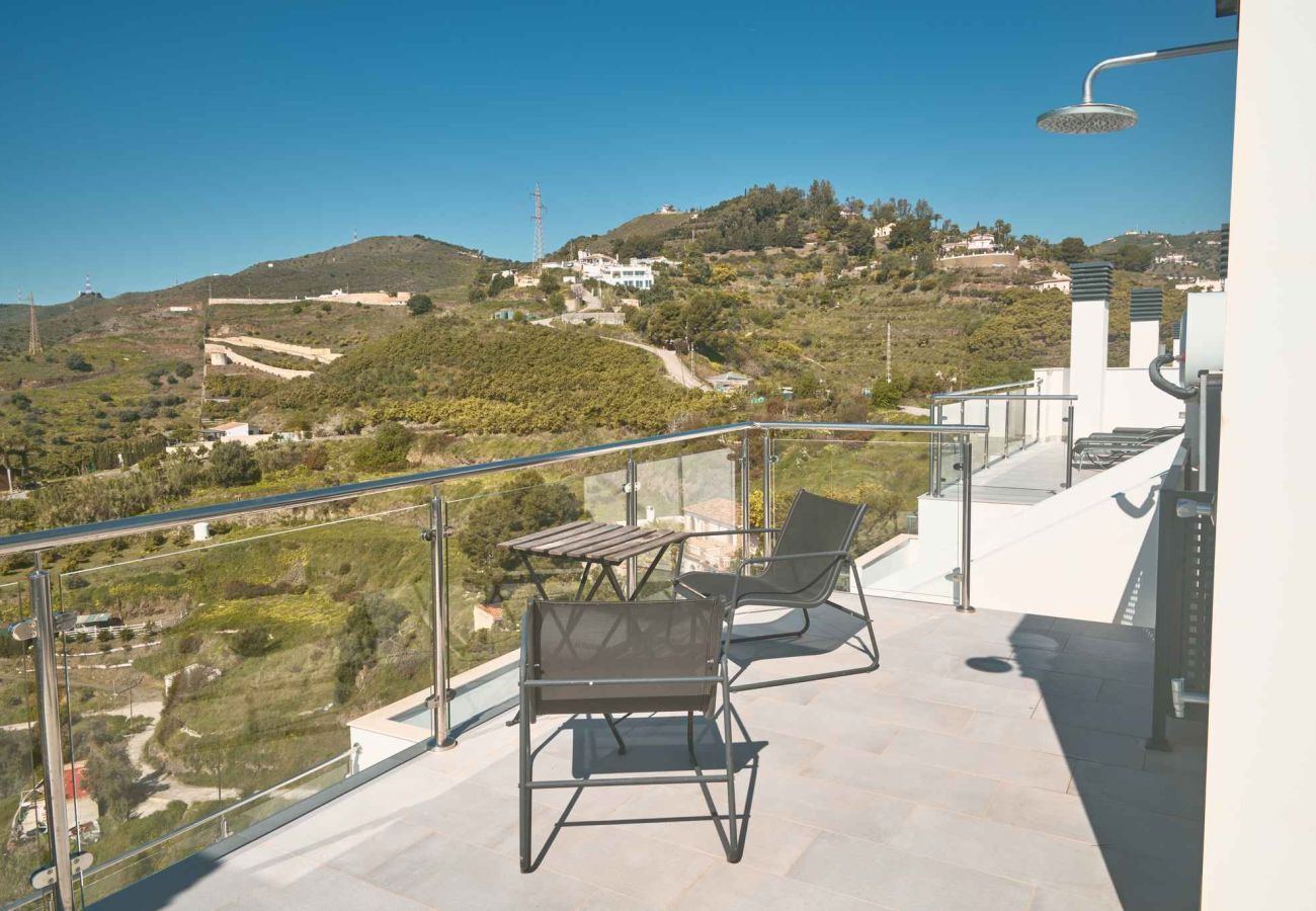 Apartamento en Nerja - Penthouse Balcón del Mar D4: 3 Terrazas y Piscina Climatizada