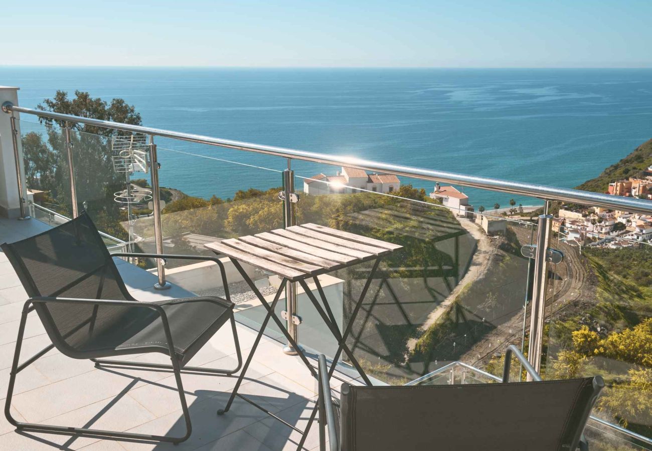 Apartamento en Nerja - Penthouse Balcón del Mar D4: 3 Terrazas y Piscina Climatizada