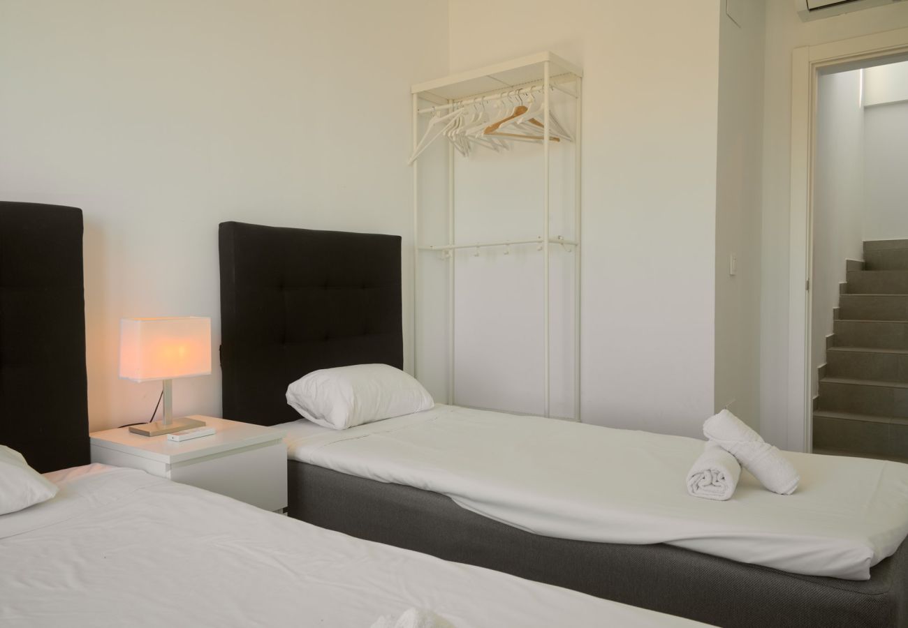 Apartamento en Nerja - Penthouse Balcón del Mar D4: 3 Terrazas y Piscina Climatizada