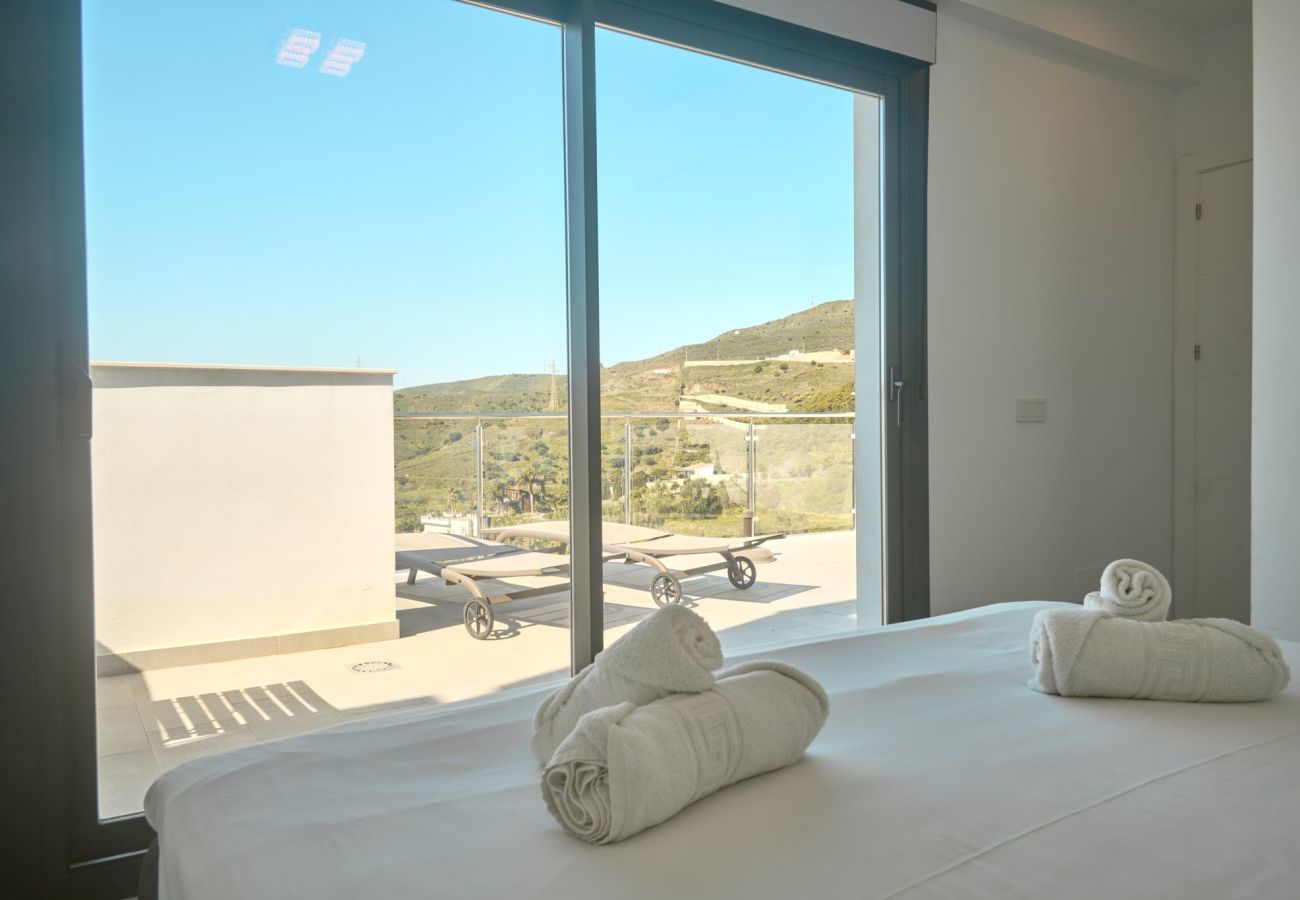 Apartamento en Nerja - Penthouse Balcón del Mar D4: 3 Terrazas y Piscina Climatizada