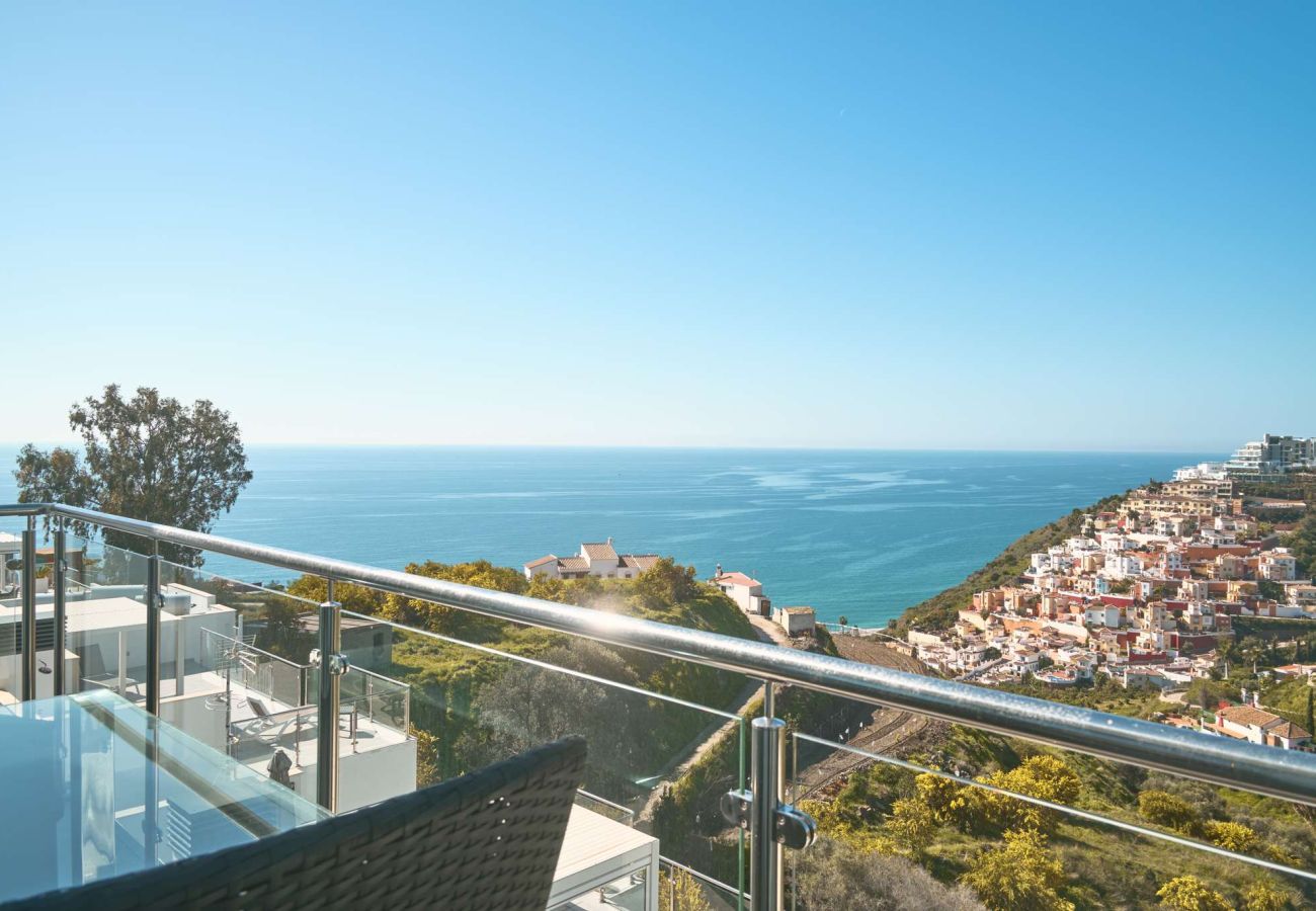 Apartamento en Nerja - Penthouse Balcón del Mar D4: 3 Terrazas y Piscina Climatizada