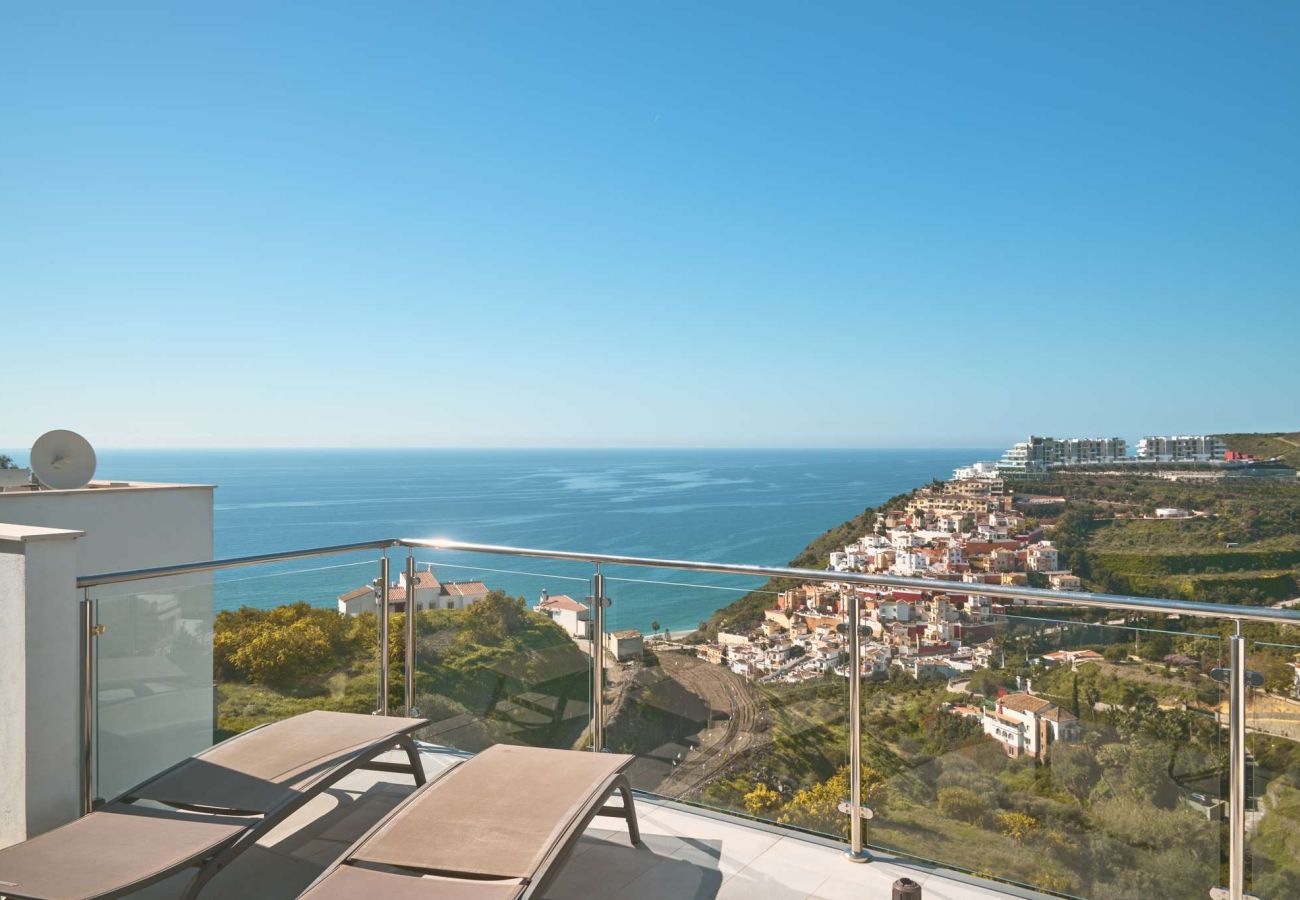Apartamento en Nerja - Penthouse Balcón del Mar D4: 3 Terrazas y Piscina Climatizada