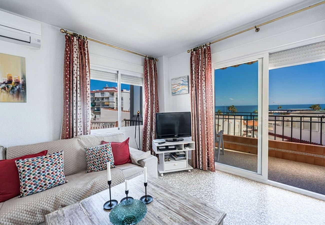 Salón con acceso a terraza y vistas al mar, aire acondicionado y televisión, Albaida II 2B Nerja