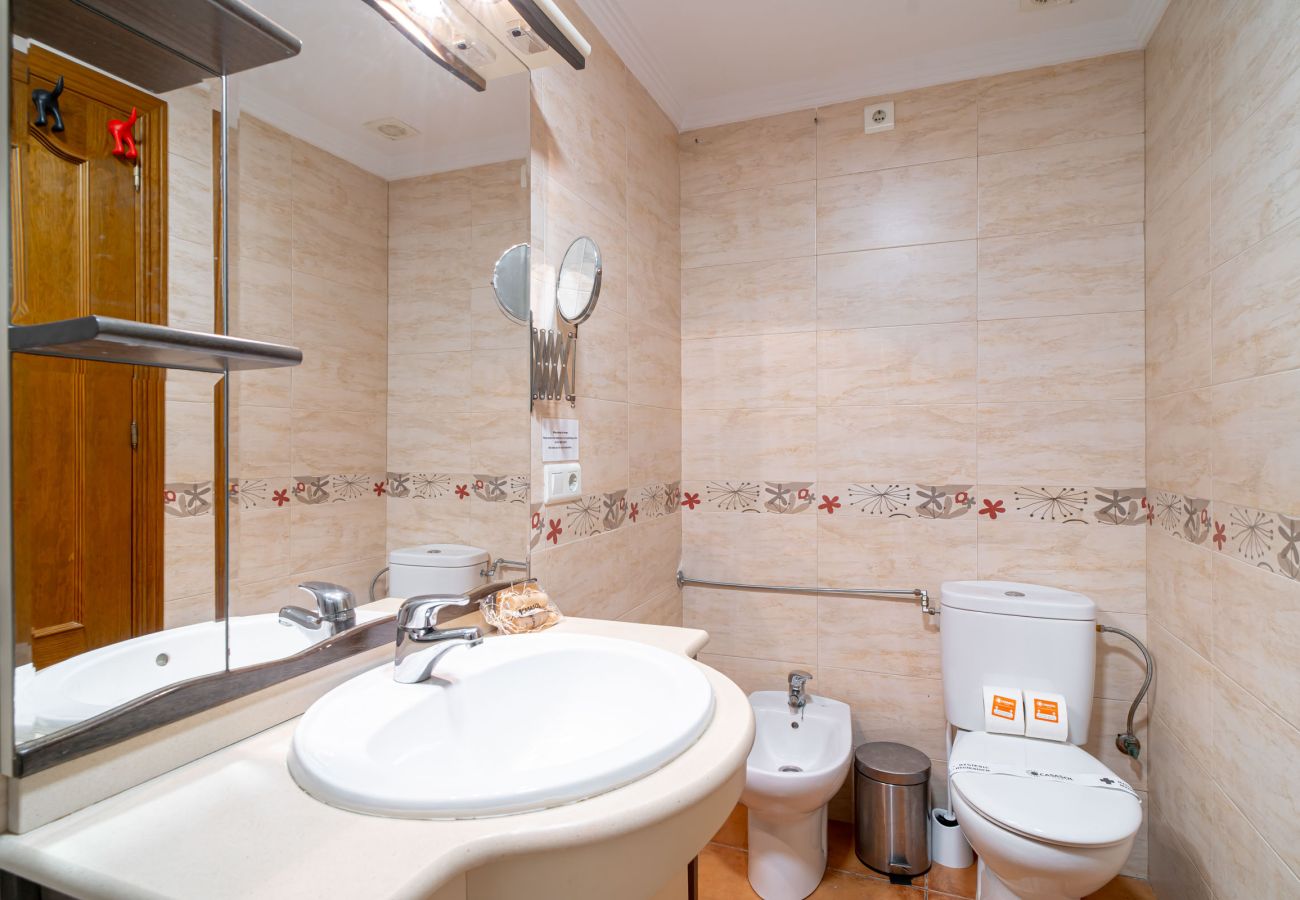 Apartamento en Nerja - Tahití 2 7: Apartamento Familiar para 4 Personas en Playa Burriana Nerja