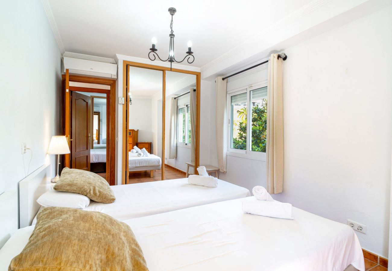 Apartamento en Nerja - Tahití 2 7: Apartamento Familiar para 4 Personas en Playa Burriana Nerja